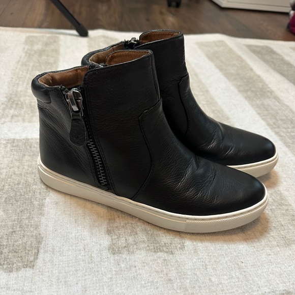 Gentle Souls by Kenneth Cole Women's Carole Leather High Top Sneakers (Size 6.5) - Picture 3 of 9